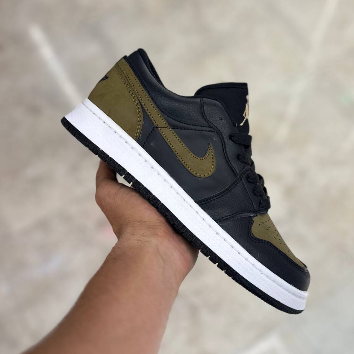 IMG_3614-1200x1200 کتانی ایر جردن ۱ (Air Jordan 1) مدل زنانه ترکیب رنگ قهوهای و مشکی|سایز۳۷_۴۰ - Image 1