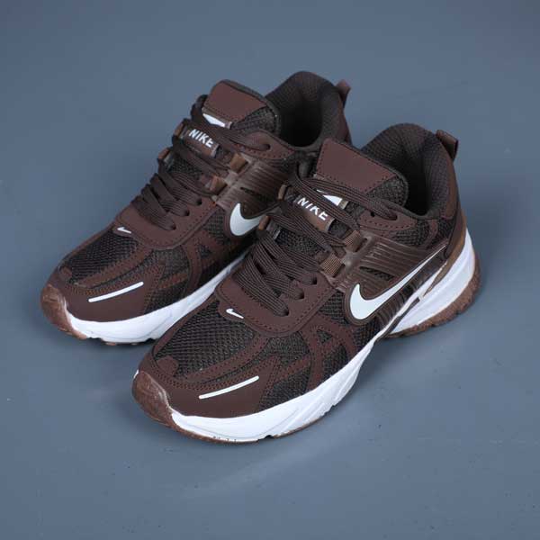 7W0A7280 کتونی زنانه نایک (Nike) V2K – سفید و قهوهای|سایز37_40 - Image 1